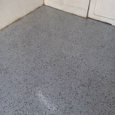 Aplicación de resina epoxica para superficies industriales y de alto transito - Img 123271291