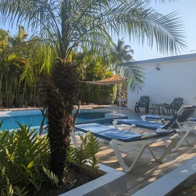 Rento casa con piscina grande de 4 habitaciones y media en Guanabo. Tengo Ecoflow. Whatssap 5 2959440 - Img 120018580