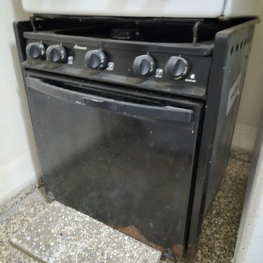Cocina de gas con horno pequeña - Img 123571596