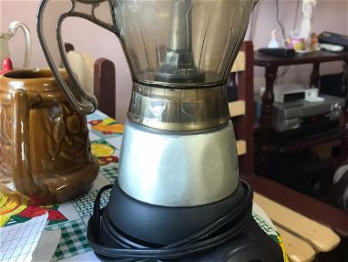 Cafetera electrica de 6 tazas de uso pero en perfecto estado - Img main-image