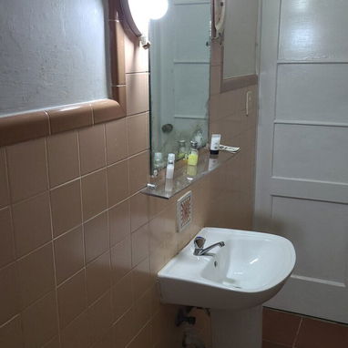 Se renta apartamento en el vedado por calzada y 18. (No sé va la corriente)58858577 - Img 122974639