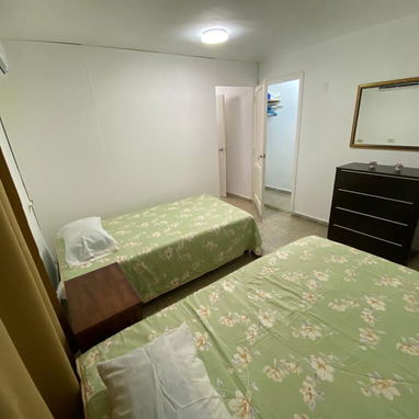 Se RENTA APTO INDEPENDIENTE EN EL VEDADO POR 27 Y N. 53880216 - Img 76824179