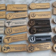 PERSONALIZADOS GAFETES PLACAS CHAPILLA DE IDENTIFICACIÓN PARA MÉDICOS PERSONAL DE LA SALUD - Img 53780699