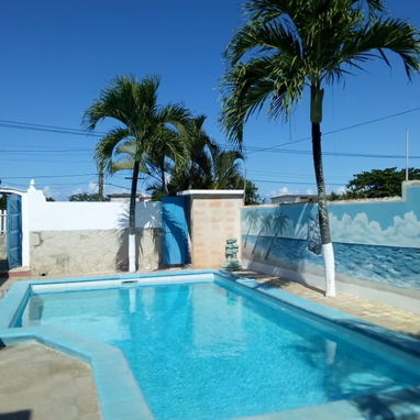 Cod.Z 🌊 Alquiler en Guanabo | Casa con Piscina y 2 Habitaciones | 6 Cuadras de la Playa 🏖️ - Img 120974686