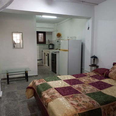 Small Apartment for Rent. Vedado. Very good location near Lennon Park and Hospitals. - Img 122304703