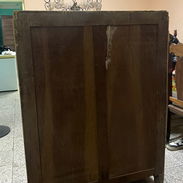 🪵✨ CHIFFOROBE DE CAOBA EN VENTA ✨🪵 Se vende chifforobe de uso, de madera de caoba, con puertas, estantes y dos gaveta - Img 58414870