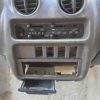 Pizarra de Subaru VIVIO c/relojes, completa en perfecto estado, con cenicero, tapas de bocina, con todo lo que lleva. - Img 121765889