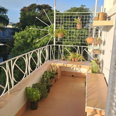 Acogedor apartamento ubicado a una cuadra del parque John Lennon. Ideal para largas estancias de estudiantes y familias. - Img 117937015