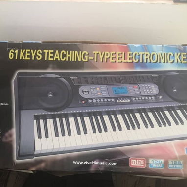 Pianola Eléctrica. Mínimo uso. Excelente sonido y calidad del teclado - Img 119211921