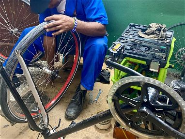 Mi Habana en bici .Taller de bicicleta piezas y accesorios.Servicio a domicilio .Sillines pedales luces candados bombas - Img 68900855