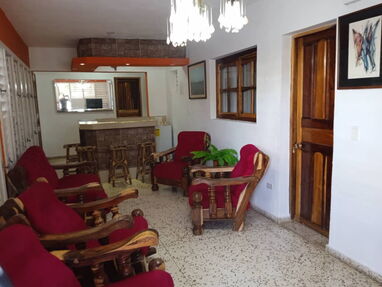 ⭐ Renta casa de 8 habitaciones,8 baños,minibar,sala, cocina, piscina, barbecue en Guanabo - Img 64790437