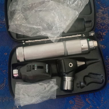 150USD Instrumento de medicina  Otoscopio nuevo en su caja - 2/3