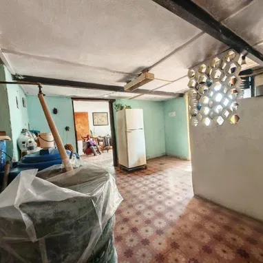 Esquina San Miguel y Oquendo,Apto 2do Piso Alto,Ptal Alto,2/4,En Barbacoa q hay q reparar...2 Balcones...53052463 - 4/9