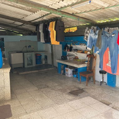 Casa independiente de 3 cuartos, piscina y garaje - 8/10