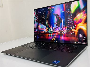 Laptop metálica gama alta con rendimiento ideal para juegos,trabajos profesionales de diseño y programación informática - Img main-image