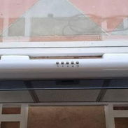 *CAMPANA EXTRACTORA* MARCA ARIETE MODELO 9571 COLOR BLANCO 3 VELOCIDADES, MIDE 90CM, DEFLECTOR DE CRISTAL, A 95 USD. - Img 55753170