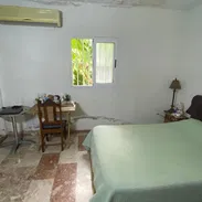 SE VENDE CASA DE 2 PLANTAS EN EL REPARTO MARTI 7 HAB, PATIO, GARAJES. 370 m2 - Img 57327853