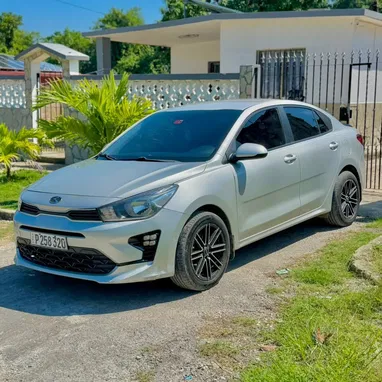 🚘KIA RIO 2019 HECHO 2021 ❤️🚘  🚗 Kia Rio 2019 actualizado a 2021 🛣️ 110,000 km (68,350 millas)  ✅ Diseño moderno - 4/5