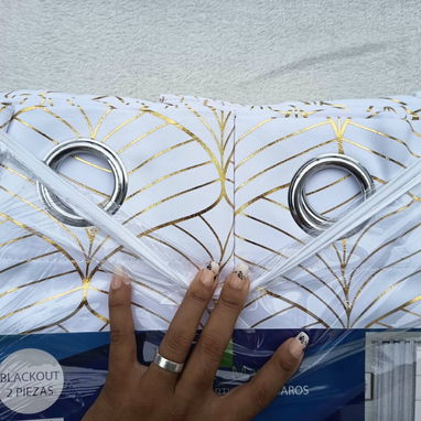 Cortinas blackout con estampado dorado - 2/2