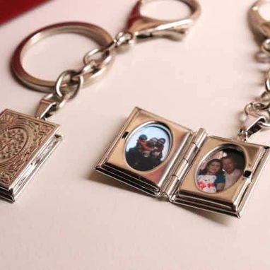 💝Relicarios en forma de llaveritos personalizados - 2/4