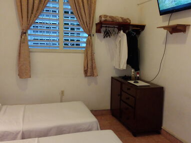 Se alquila apartamento independiente de una habitación climatizada cerca de Infanta y San Lázaro +53 5239 8255 - Img 51082967
