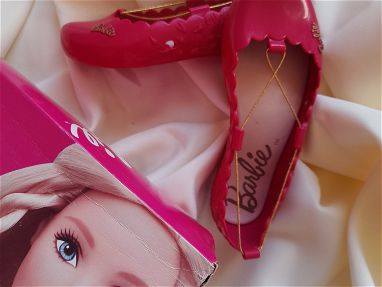 Zapatos rosados para la Barbie de casa - Img 69843530