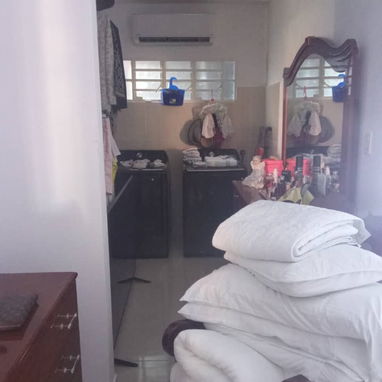 ๐ SE VENDE - PLAYA ๐ Bajos de una casa de dos plantas, apartamento 2 de 4. ๐๏ธ 2 cuartos ๐ฟ 2 baรฑos ๐๏ธ Sala amplia ๐ฝ - Img 125173875
