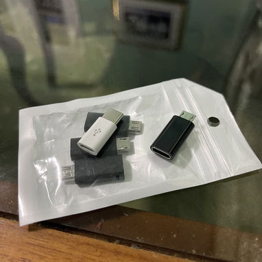 Tengo adaptadores para móviles con muchas combinaciones - Img 84552643