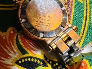 Se vende este Reloj Original Guess, oro Rosa , cristal de zafiro y diamantes - Img 67555847