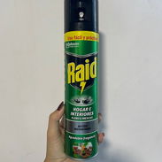 Insecticida contra insectos voladores RAID, 400 ml, elimina en segundos moscas, mosquitos, abejorros, avispas, polilla - Img 58192473