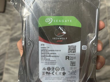 Disco duro interno Seagate Ironwolf Pro nuevo sellado - Img main-image