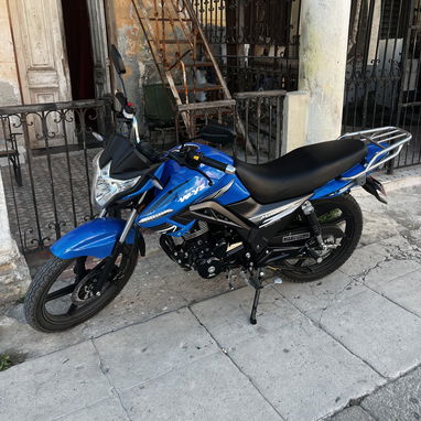 EN VENTA! Moto WYS MONSTER 150cc azul 1750usd ( NUEVA ) 🏍️🔵✨   Precio: $1750 USD    Ubicación: Diez de Octubre, La Hab - 2/2