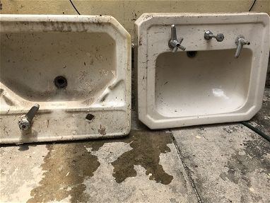 Vendo dos lavamanos antiguos en buen estado mad roto - Img 69034293