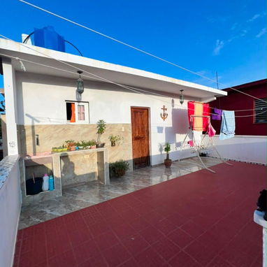 Se vende propiedad biplanta en Cojimar - 6/10