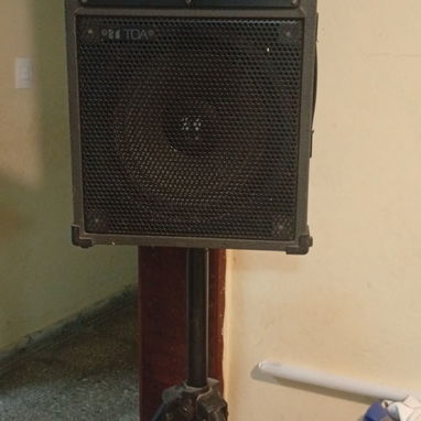 Bafle autoamplificado TOA 250w - 2/3