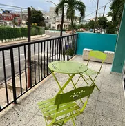 APARTAMENTO PARA RENTA LINEAL MUY LUMINOSO Y BIEN UBICADO EN CALLE CALZADA EN EL VEDADO - Img 48227268