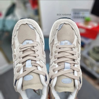 New Balance 2002 R #42 43 Precio75 usd VEDADO - 4/4