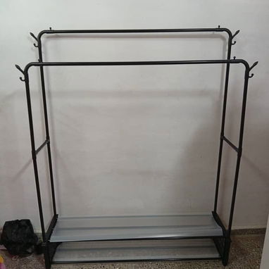 🚨 Perchero Zapatera Doble . ✅ Material: Metal y plástico viene desarmado en caja  125 cm de ancho X 35 cm 30 USD - 3/5