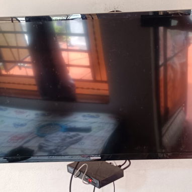 TELEVISOR SAMSUMG 32" (DE USO) CON CAJITA - Img 123627288
