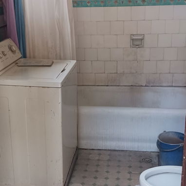 Se vende o se negocea por carro Casa colonial en la vivora detrás del cupet de 10 de octubre y acosta - 7/10