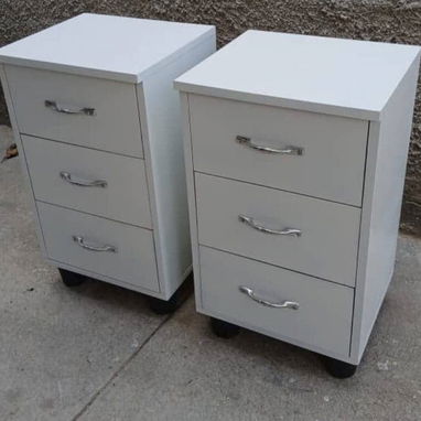 Mesitas de noche de 2 y 3 gavetas y multimuebles - 9/9