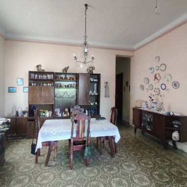 Vivienda amplia en altos, cercana a 23 y G . Vedado !!! - Img 115656045