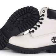 O botas Timberland negras y blancas - Img 58095258