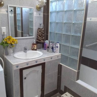 🏡SE VENDE APARTAMENTO MUY AMPLIO, 3er piso, placa libre, Zona Céntrica en CENTRO HABANA - Img 120938638
