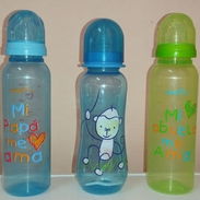 Vendo pomos con sus teteras, teteras, termómetros digitales y set de cepillo, peine y corta uñas para bebés - Img 54665250