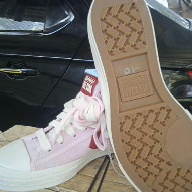 Converses originales # 40 (18000)en el vedado interesados escribir al 55188664 - 2/4