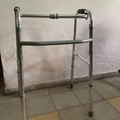 Andador y jeringuilla en venta - 3/3
