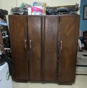 Vendo escaparate de caoba, bien cuidado, espejo en las puertas, 53494288 - Img 49870534