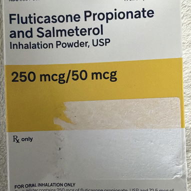 Vendo estos medicamentos importados 1- Fluticasone Propionate/ Salmeterol diskus inhalation Powder 40 2- Fluticasone - Img 126697296