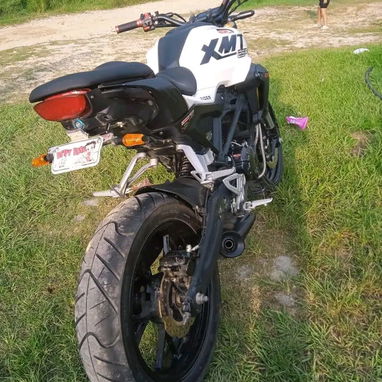 Se vende esta joyita, cono se ve en las fotos, por solo 1200 $ - 4/5